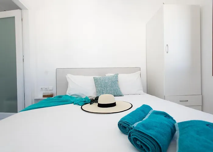 Olive Tree, 2brm With Pool Apartment